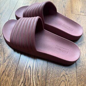 Girlfriend Collective ReSlide Fig Dark Pink Vegan Slides W11/M10 Excellent